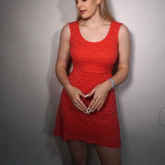 Open back, Keyhole High-Low Pink/Red Lace Dress - Picture 4 of 6